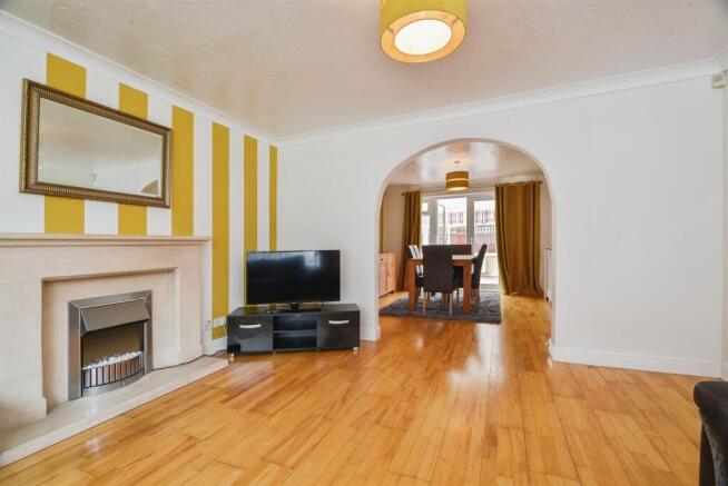 4 bed Detached for sale Image 8