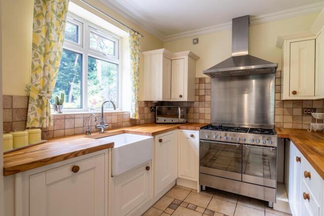4 bed Detached for sale Image 11