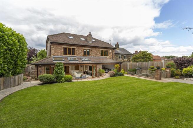6 bed Detached for sale Image 4