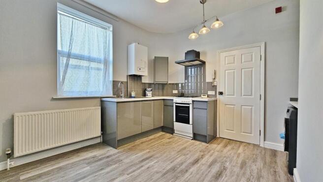 LOUNGE/KITCHEN