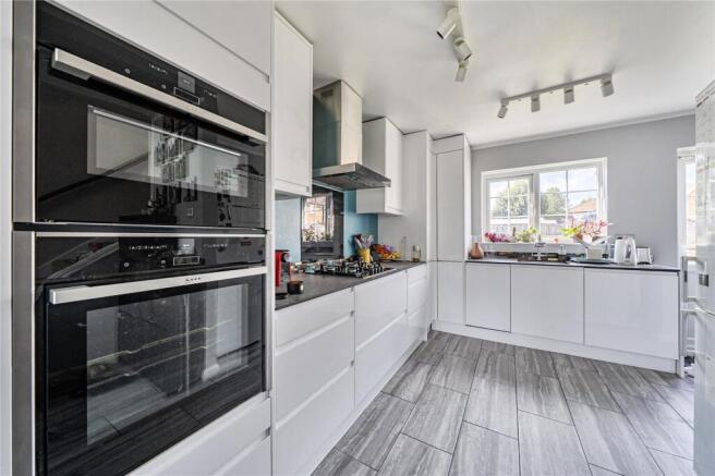Clyde Road, Staines-upon-Thames, Surrey, TW19 photo 4