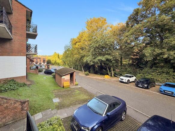 Hillside Road, Whyteleafe, Surrey, CR3 0BY photo 3