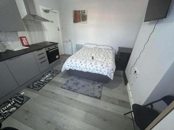 angle 2 room 3 303 Bournemouth Road