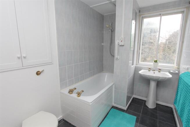Bathroom.jpg