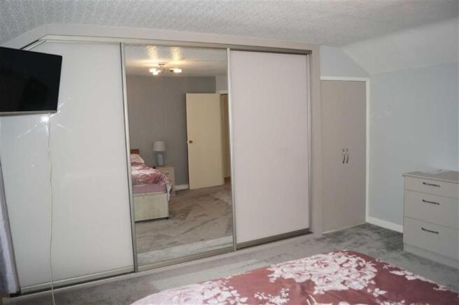 MASTER BEDROOM 1 (FRONT)