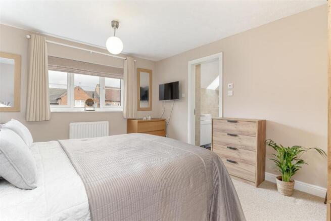 3 bed Town House for sale Image 11