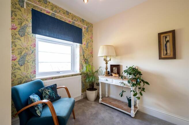 4 bed Semi-Detached for sale Image 12