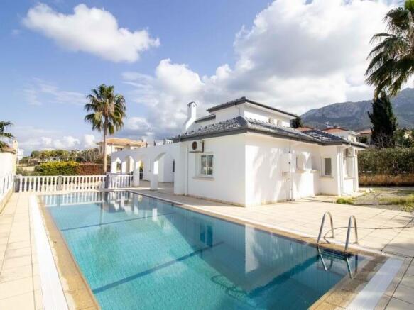4 bedroom resale villa + swimming pool + central heating + air conditioning + Title deed in the owner?s name VAT paid Image 9999 1