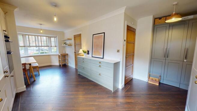 5 bed Detached for sale Image 7