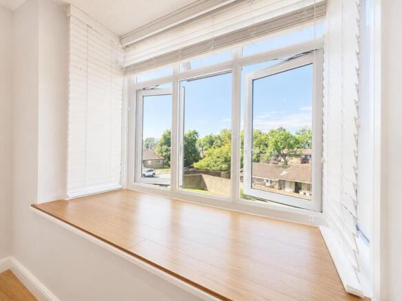 Allum Grove, Tadworth photo 4