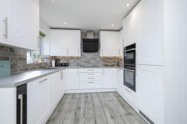 Blakes Farm Road, Horsham photo 4