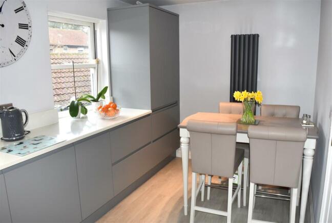 KITCHEN DINING ROOM
