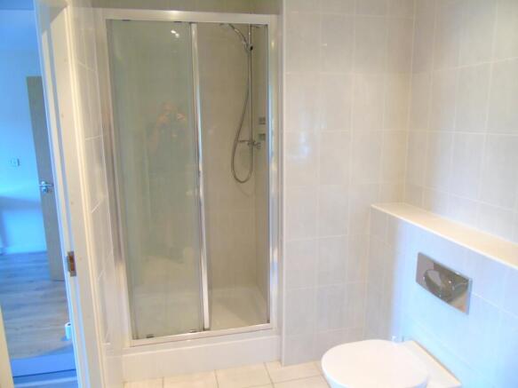 2 bed Penthouse to rent Image 11