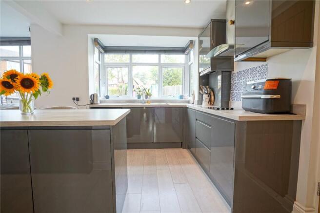 4 bed Semi-Detached for sale Image 12