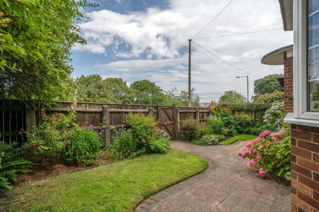 3 bed Semi-Detached for sale Image 8