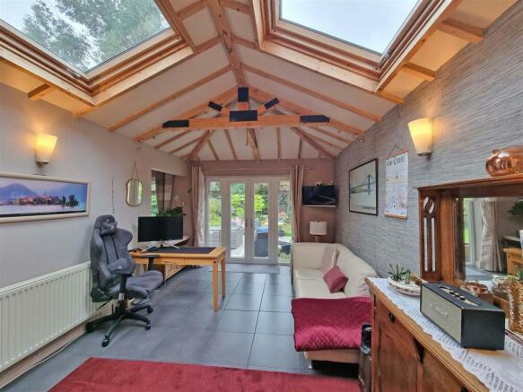 EXTENDED DINING ROOM
