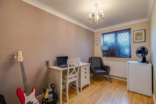 37 Woodmoor Rise, Bed 5 (30).jpg