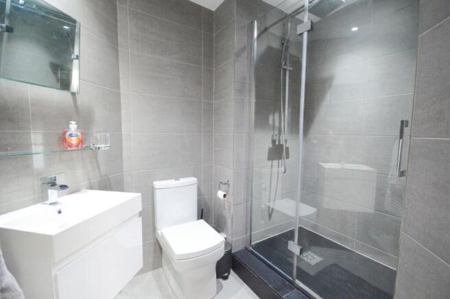 2 bed Flat for sale Image 6
