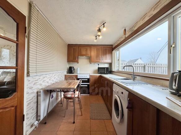 Read Avenue, Linwood Dining kitchen