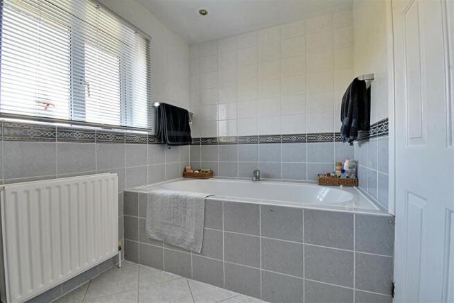 Bathroom 1.jpg