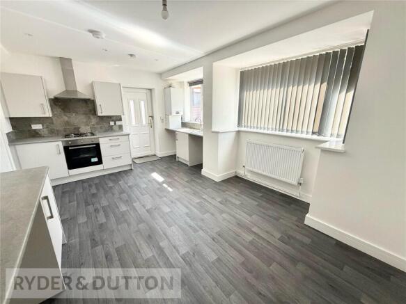 3 bed Semi-Detached to rent Image 11
