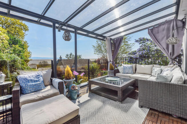Balcony off Open ...