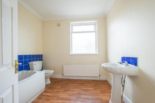 2 bed End of Terrace to rent Image 11