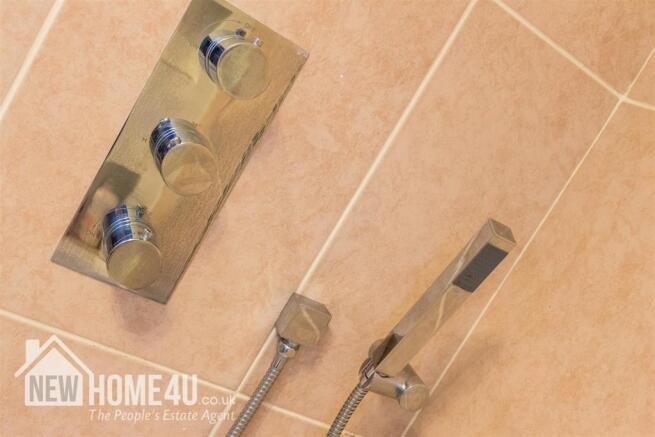 FAMILY BATHROOM: