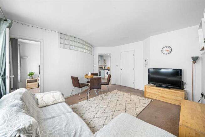 LIVING / DINING 1