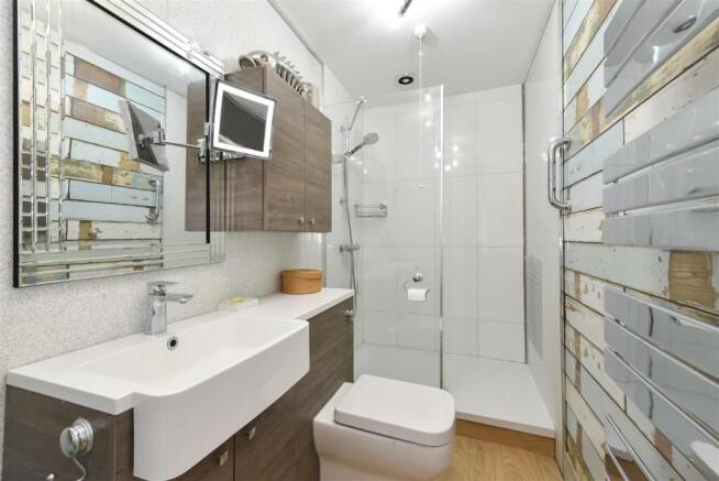 En Suite Shower to Bedroom 1