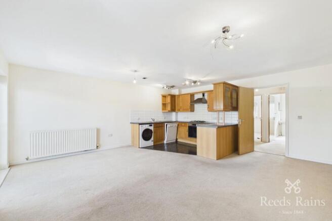 2 bed Apartment to rent Image 2