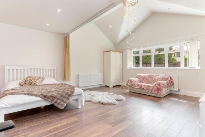 4 bed Detached for sale Image 10