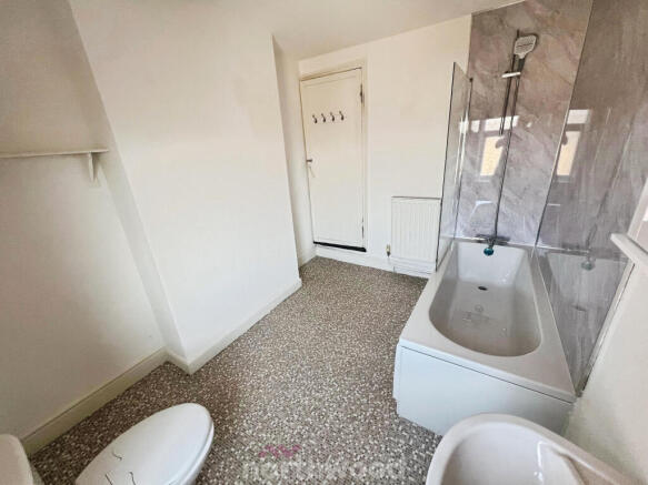2 bed Terraced to rent Image 3