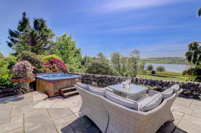 Hot Tub with Breaktaking Loch Ken Views