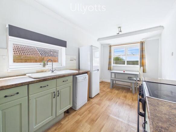 5 bed Detached for sale Image 11