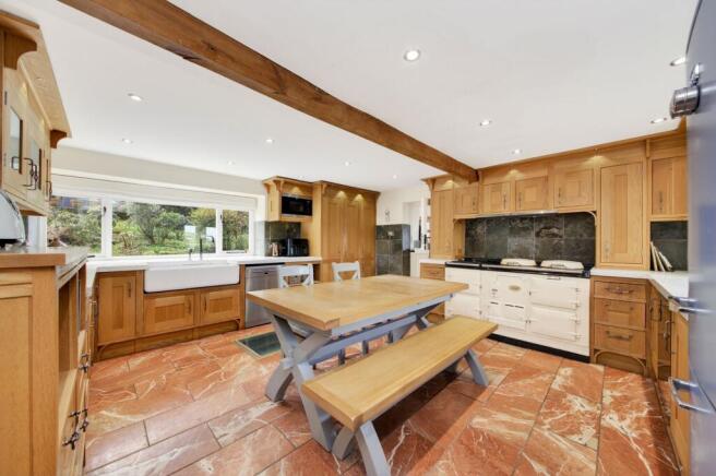 5 bed Detached for sale Image 5