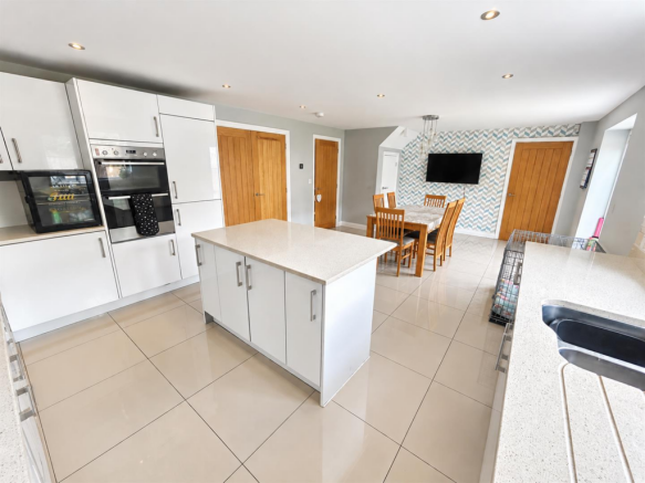 KITCHEN/ DINER
