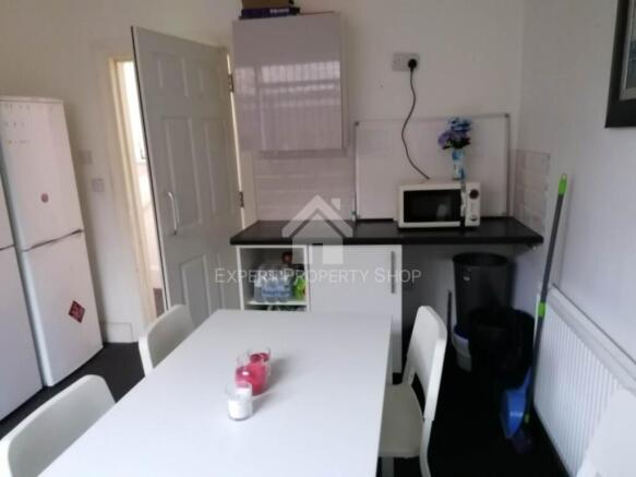 1 bed House Share to rent Image 4