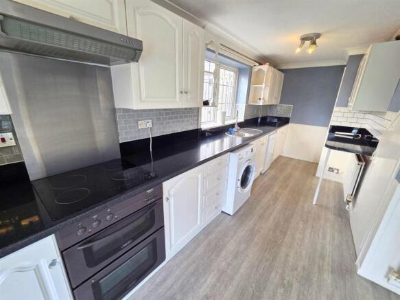 1 Dove Croft - Kitchen 2.jpg