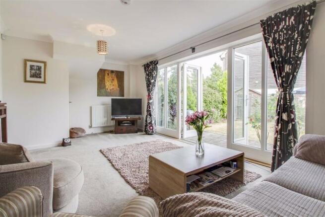 LOUNGE/DINING ROOM