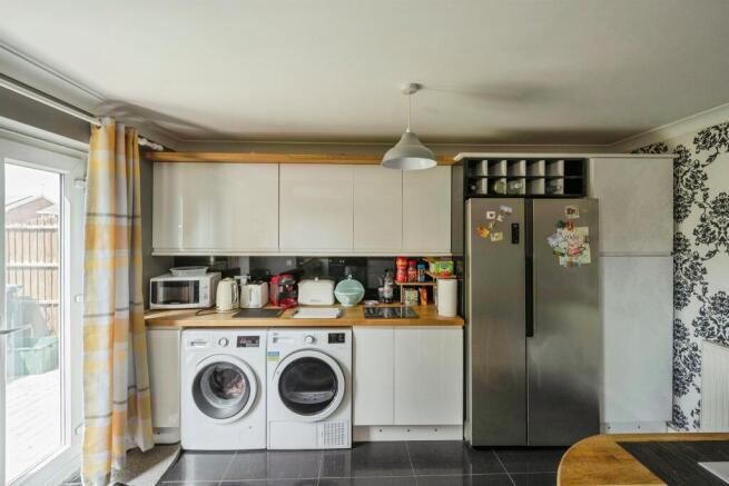 4 bed Semi-Detached for sale Image 8