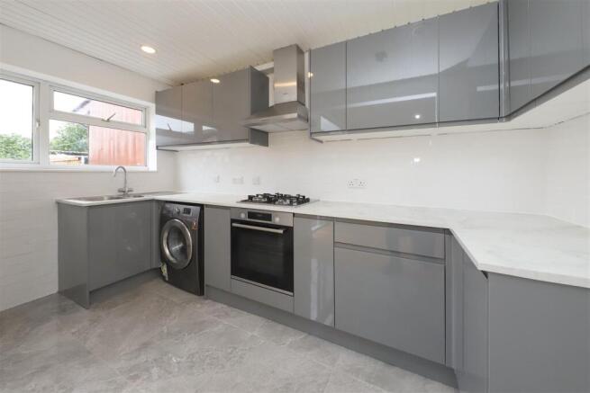 Windsor Avenue, Hillingdon. UB10 photo 2