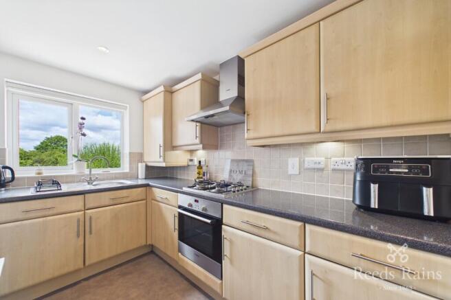 2 bed Apartment for sale Image 5