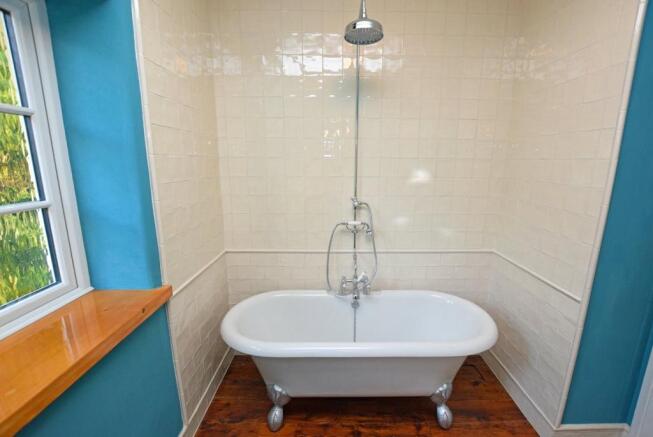 Roll Top Bath