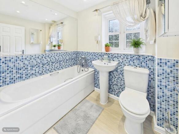 3 bed Terraced for sale Image 9