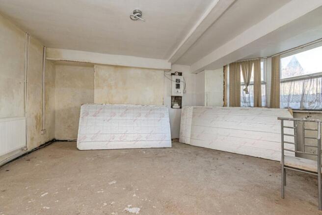 7 bed Semi-Detached for sale Image 11