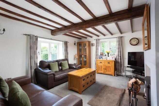 5 bed Detached for sale Image 9