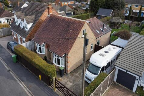 Fern Road, Rushden, NN10 6AU