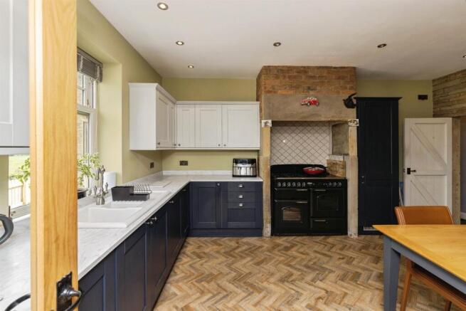 2 bed Semi-Detached Bungalow for sale Image 8