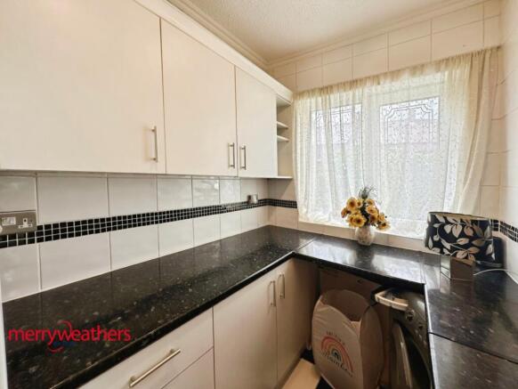 2 bed Terraced to rent Image 6